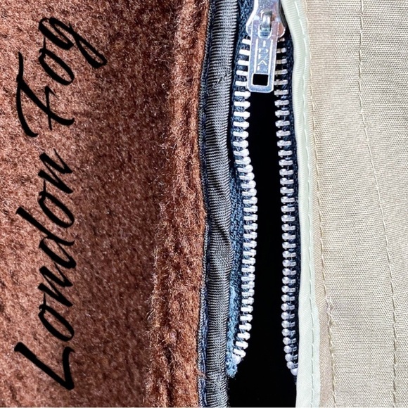 LONDON FOG Classic 90s Vintage Khaki Belted Double Breasted Trenchcoat, Size 44R - Picture 8 of 11